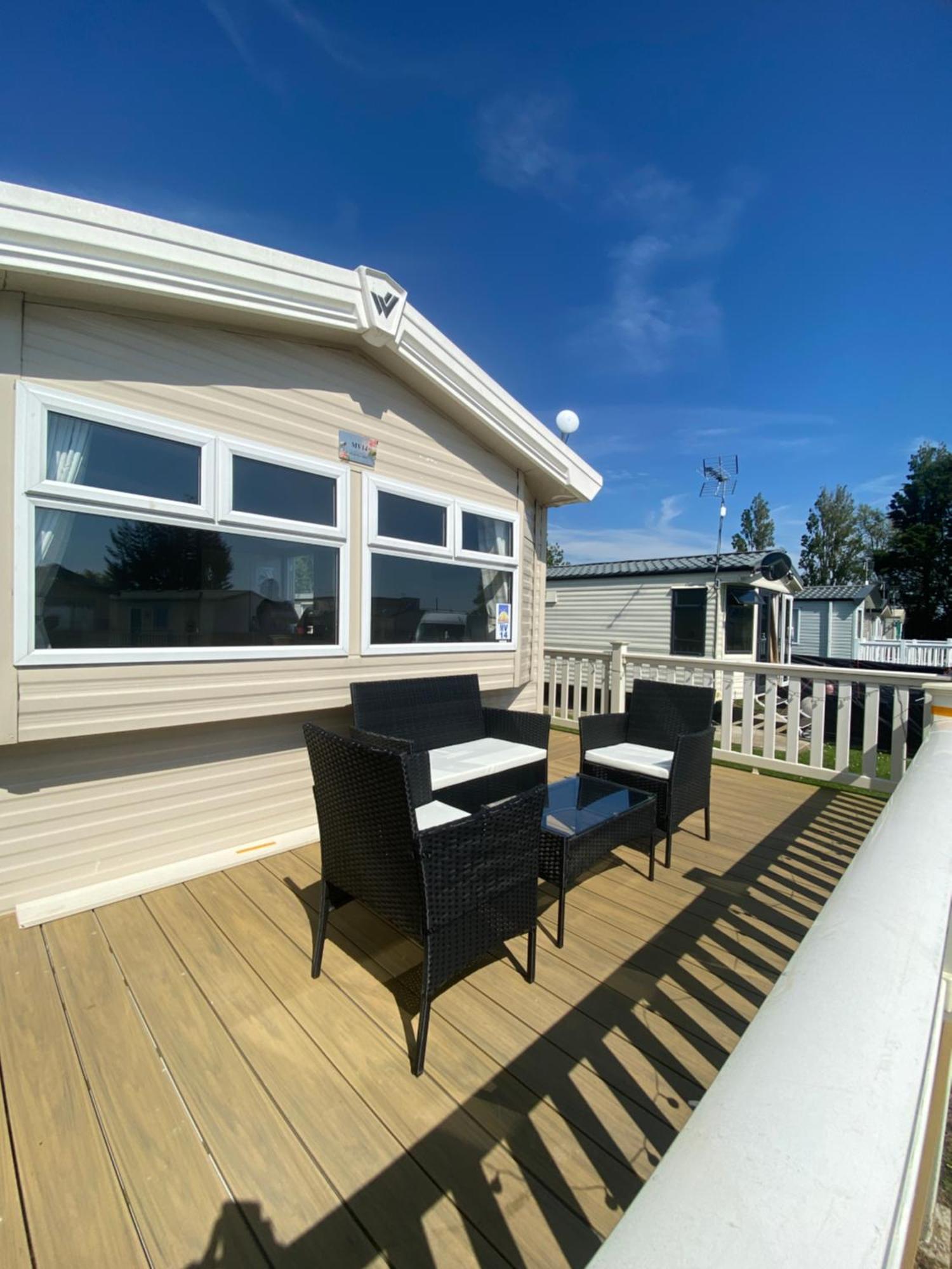 8 Bed Sun Decked Caravan Unlimited High Speed Wifi And Fun At Seawick Holiday Park แคลกตัน-ออน-ซี ภายนอก รูปภาพ